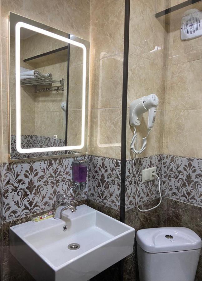 Hotel Sonata Batumi Exteriör bild
