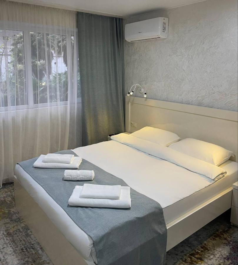 Hotel Sonata Batumi Exteriör bild
